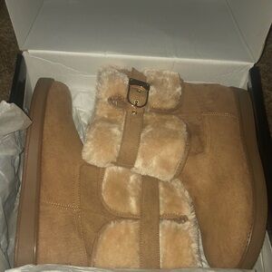 Beige Guess Boots